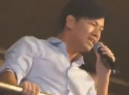 李圣杰在演唱会唱《安静》