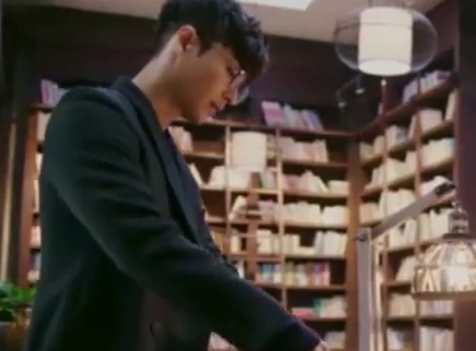 张艺兴一双金瞳开启开挂人生