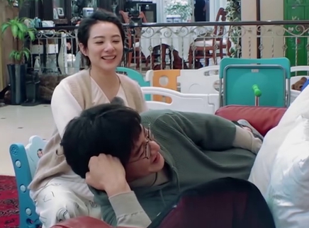 王弢爆笑“带球”挑战刘璇日常