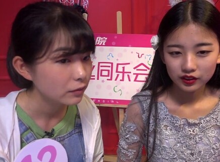 左卓变身“仙女”比心示爱粉丝