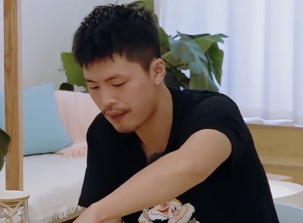 宁桓宇朋友聚会自曝黑暗往事