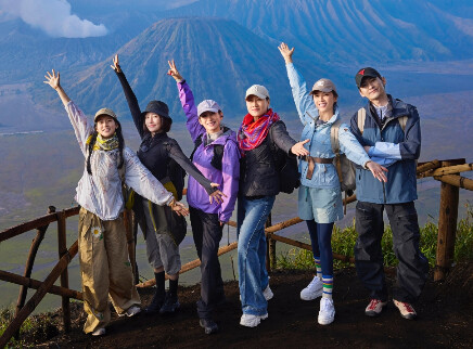 超前营业:花少团山顶晒月光