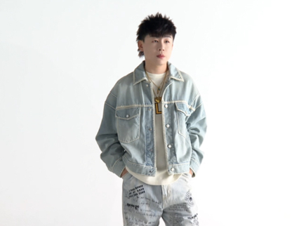 胡彦斌休闲套装清爽帅气