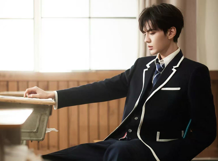 毕雯珺分享校园风生日大片