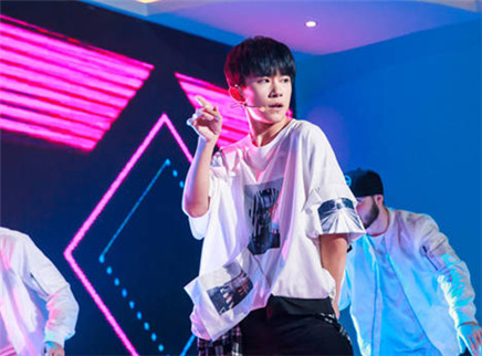 夏日甜心20160910期:易烊千玺性感热舞又炫弟 张翰大谈恋爱经